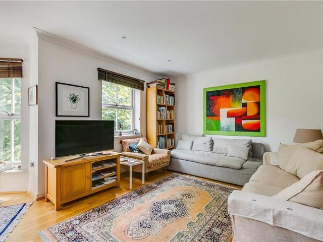 Northpoint Square, London NW1 2 bed flat to rent £3,100 pcm £715 pw
