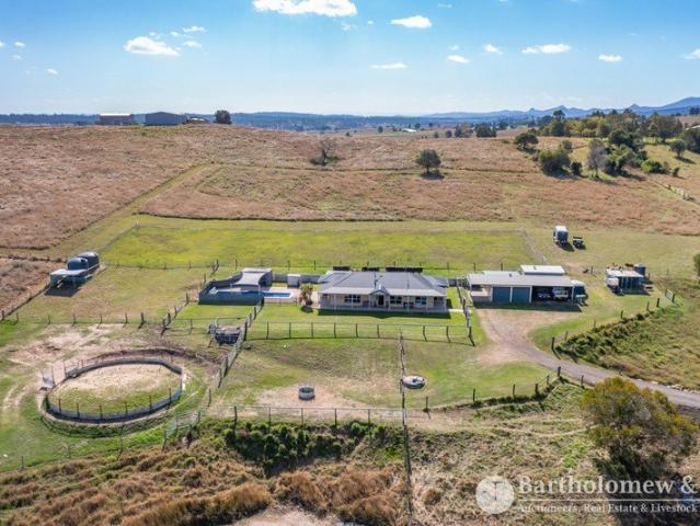 Northside Acreage Living with Pool, Shed & Stunning Rural Views