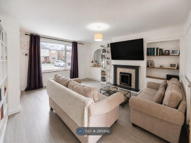 Northumberland Avenue, Bury St Edmunds IP32, 3 bed terraced house to rent, £1,350 pcm | PrimeLocation