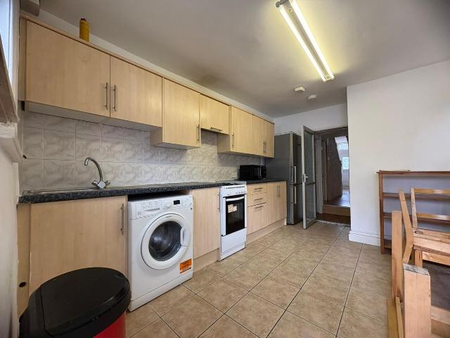 Northumberland Avenue, Isleworth TW7, 4 bed flat to rent, £2,650 pcm | PrimeLocation