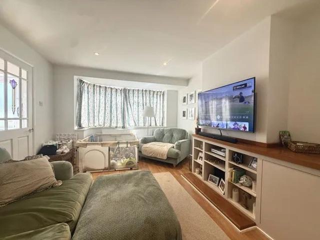 Northumberland Avenue, Rainham, Property for rent