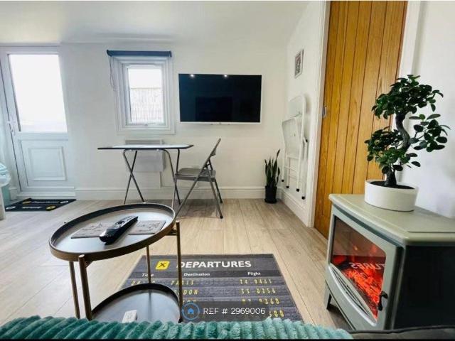 Northumberland Crescent, Feltham TW14, 1 bed maisonette to rent, £1,480 pcm | PrimeLocation