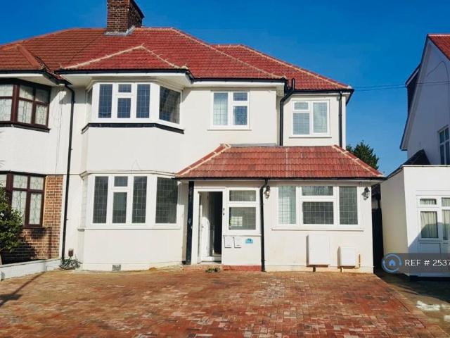 Northumberland Road, Harrow, HA2 2 bed flat to rent £2,050 pcm £473 pw