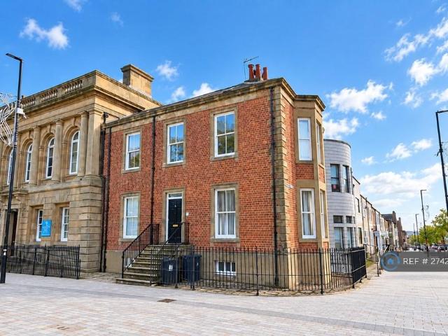 Northumberland Square, North Shields. 2 bed flat to rent £900 pcm £208 pw