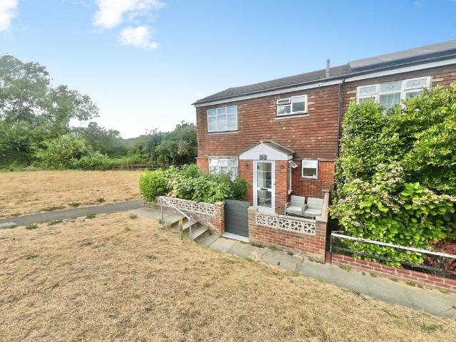 Northview, Kent BR8 5 bed end of terrace house to rent £2,200 pcm £508 pw