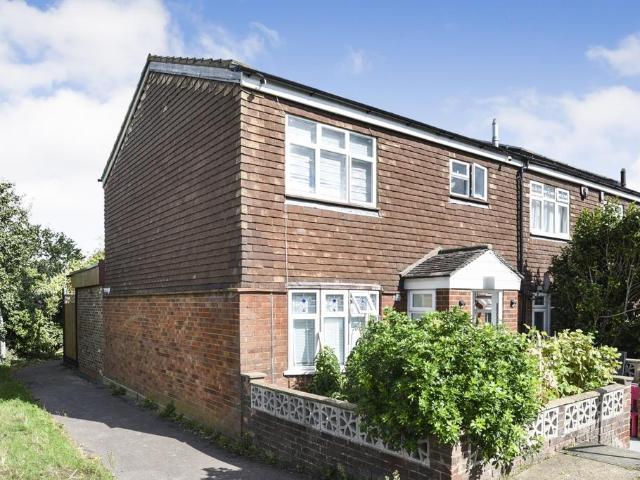 Northview Swanley BR8 5 bed end of terrace house to rent £2,200 pcm £508 pw