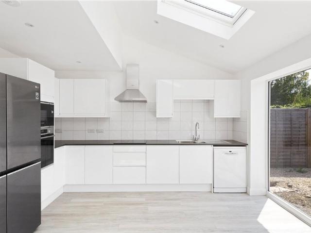 Northville Road, Horfield, Bristol. 8 bed semi detached house to rent £5,600 pcm £1,292 pw