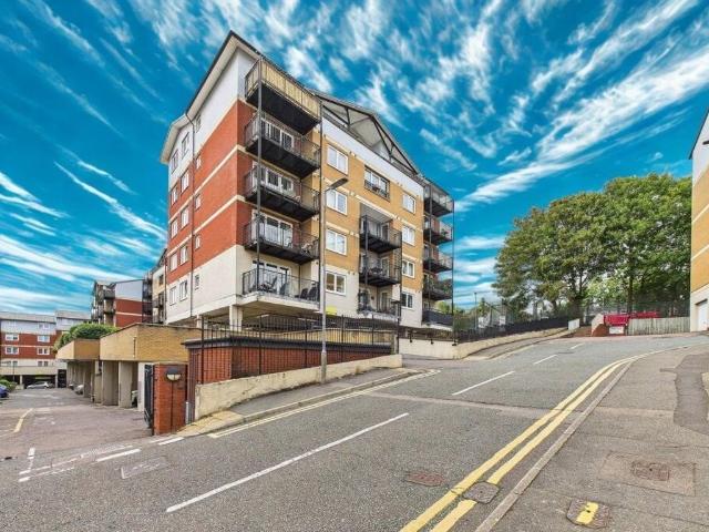 Northway WD3, 2 bed flat to rent, £1,775 pcm | PrimeLocation