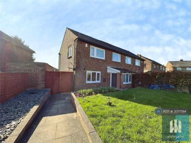 Northway Crescent, Mirfield, WF14 3 bed semi detached house to rent £1,150 pcm £265 pw