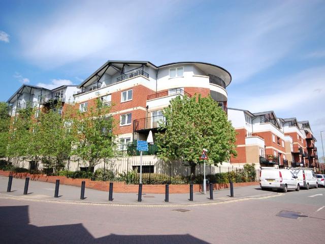 Northway, Rickmansworth WD3, 2 bed flat to rent, £1,850 pcm | PrimeLocation