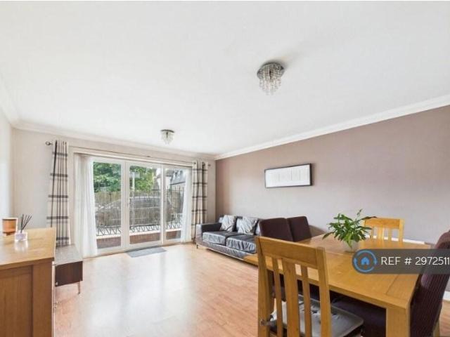 Northway, Rickmansworth, WD3 2 bed flat to rent £1,900 pcm £438 pw