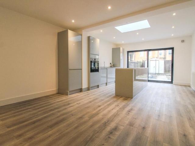 Northway Road, London, CR0 6JF, United Kingdom | 3 bed townhouse for rent #114203364 | Rentberry