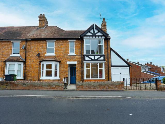 Northwick Road, Evesham, WR11 3 bed terraced house to rent £1,350 pcm £312 pw
