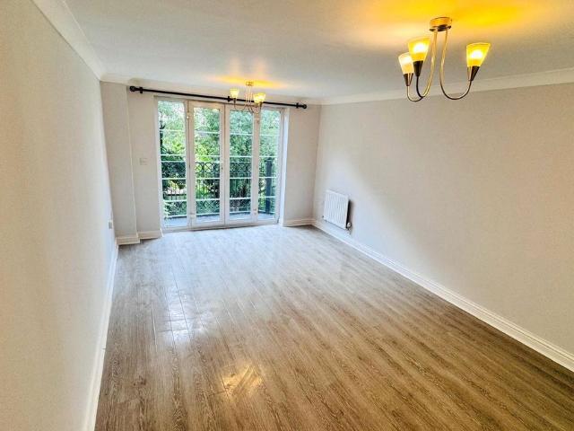 Northwood, Hillingdon, Greater London HA6, 2 bed flat to rent, £1,900 pcm | PrimeLocation