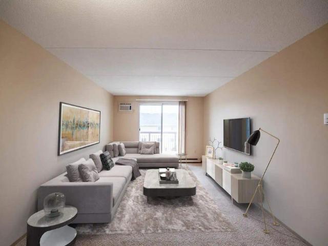 Northwood Oaks — 1 Bedroom + Den