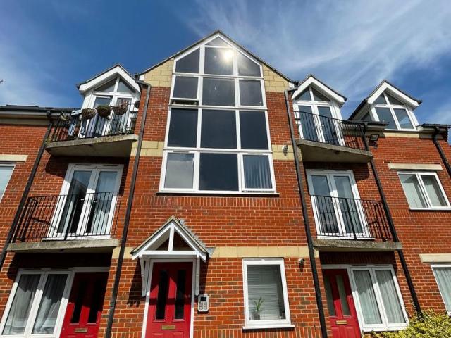Northwood Road, Whitstable, CT5 2 bed apartment to rent £1,025 pcm £237 pw