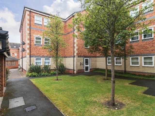 Norton Avenue Old Picture House. 2 bed flat to rent £650 pcm £150 pw
