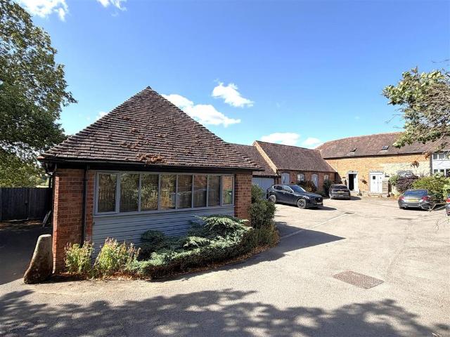 Norton Lindsey Road. 3 bed mews to rent £1,650 pcm £381 pw
