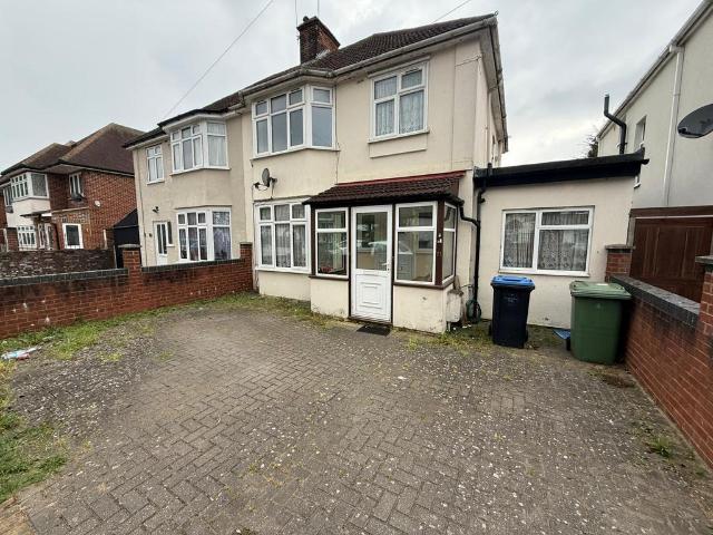 Norton Road, Wembley HA0 3 bed semi detached house to rent £3,200 pcm £738 pw