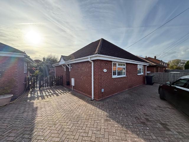 Norton Road, Worcester WR5, 2 bed bungalow to rent, £1,350 pcm | PrimeLocation