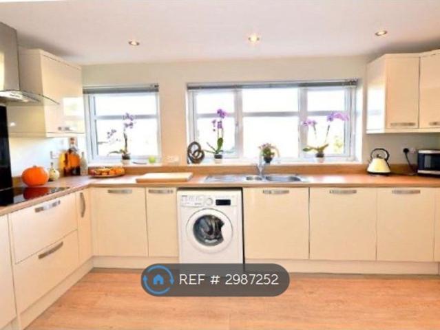 Norwich, Norwich NR4, 3 bed detached house to rent, £2,200 pcm | PrimeLocation