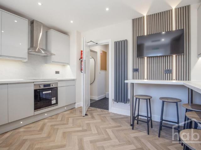 Norwich NR2 5 bed house to rent £2,700 pcm £623 pw