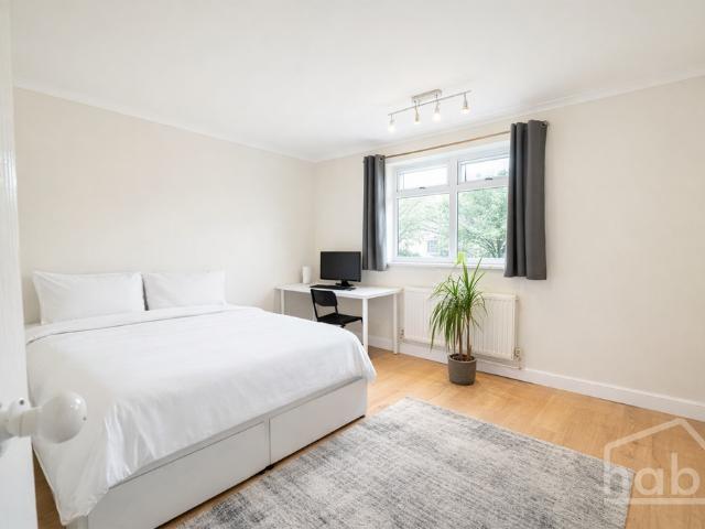 Norwich NR5 4 bed terraced house to rent £1,700 pcm £392 pw