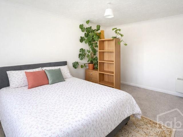Norwich NR5 4 bed end of terrace house to rent £1,700 pcm £392 pw