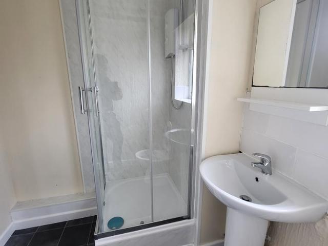 Norwich NR5 4 bed house to rent £1,800 pcm £415 pw