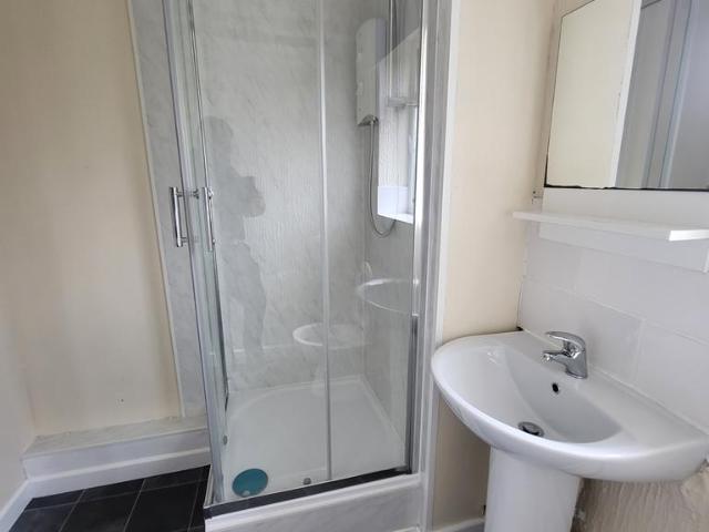 Norwich NR5 5 bed house to rent £2,000 pcm £462 pw