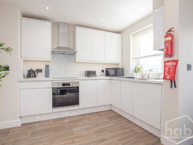 Norwich NR5 5 bed house to rent £2,800 pcm £646 pw