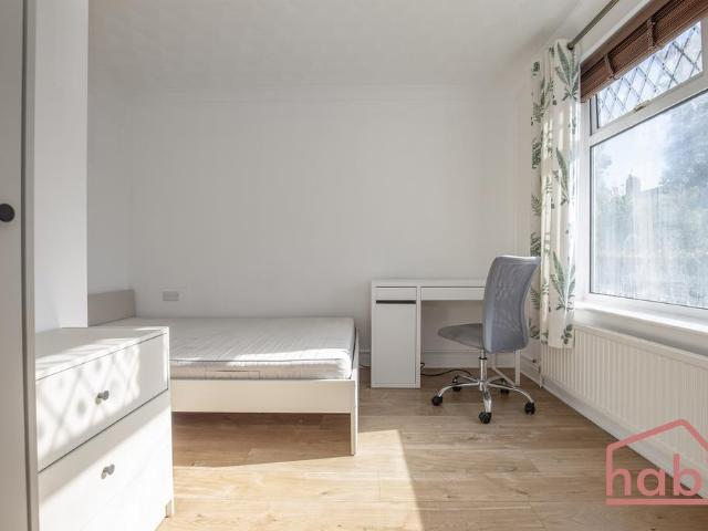 Norwich NR5 1 bed in a house share to rent £525 pcm £121 pw