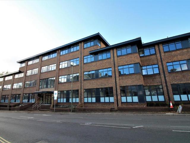 Norwich House, Surrey GU15 1 bed apartment to rent £1,050 pcm £242 pw
