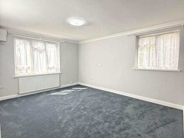 Norwood Close, Southall 3 bed flat to rent £2,400 pcm £554 pw