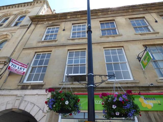 Norwood Court, Trowbridge, Wiltshire 2 bed flat to rent £1,095 pcm £253 pw