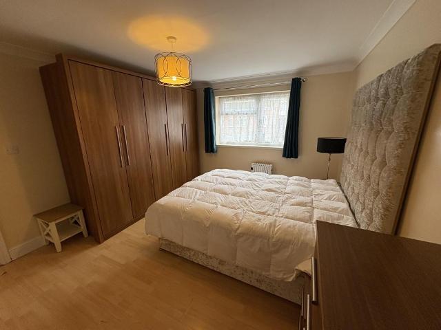 Norwood Gardens, Southall 2 bed detached house to rent £1,950 pcm £450 pw