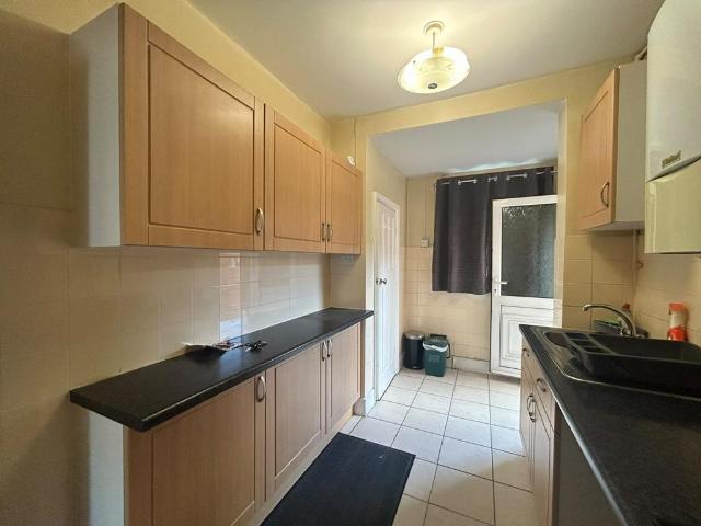 Norwood Gardens, SOUTHALL UB2 4 bed semi detached house to rent £3,200 pcm £738 pw