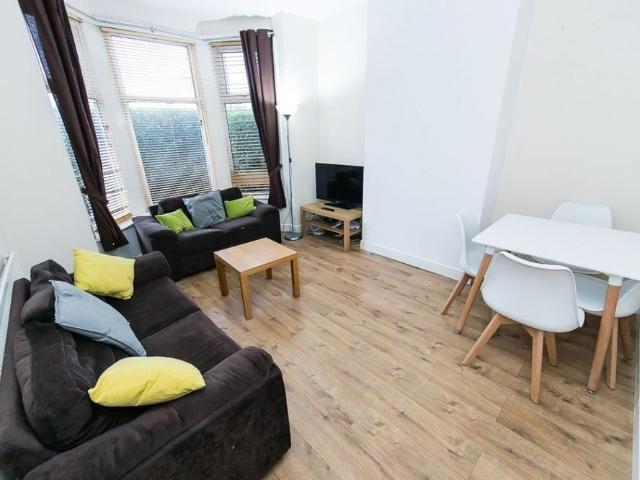 Norwood Grove, Hyde Park, Leeds