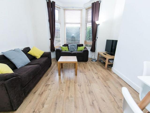 Norwood Grove, Hyde Park, Leeds