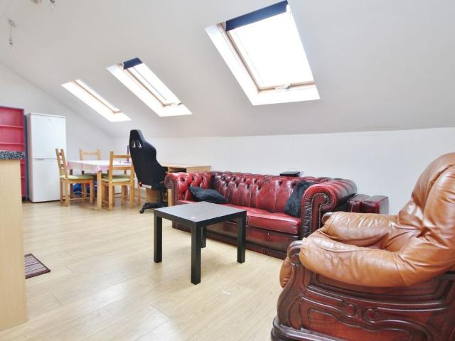 Norwood Junction High Street SE25, 1 bed flat to rent, £1,250 pcm | PrimeLocation