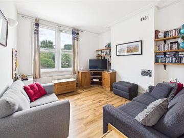 Norwood Road, London, SE24 2 bed apartment to rent £2,050 pcm £473 pw