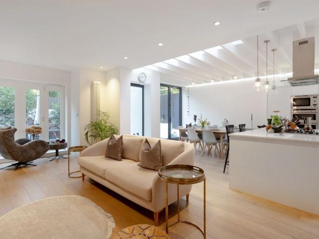 Norwood Road, London SE24, 4 bed cottage to rent, £6,500 pcm | PrimeLocation