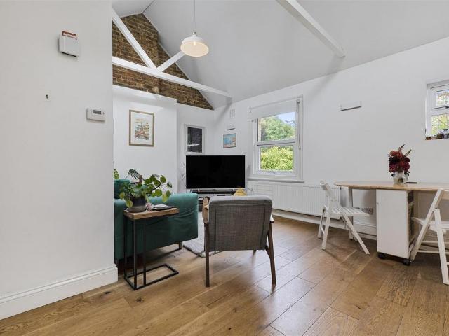 Norwood Road, London 2 bed flat to rent £2,301 pcm £531 pw