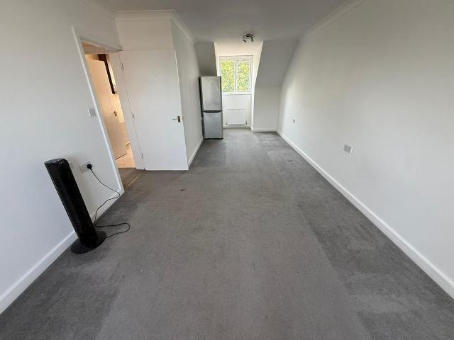 Norwood Road, Southall 2 bed flat to rent £1,850 pcm £427 pw