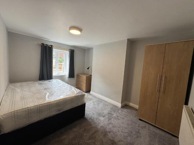 Norwood Road, Reading 1 bed flat to rent £1,100 pcm £254 pw