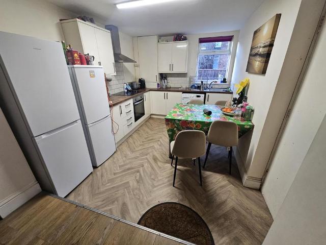 Norwood Terrace, Leeds 6 bed house to rent £3,510 pcm £810 pw