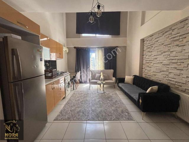 Nora'dan Cadde Üzeri Çok Geniş Çift Balkon