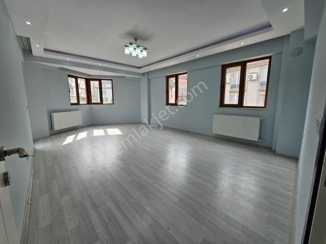 Noradan Fesleğen De Satılık Arakat 3+1,daire