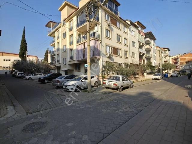 Nora'dan Fesleğen'de 3+1 Daire 130 M² 8 Yıllık Açık Otoparklı