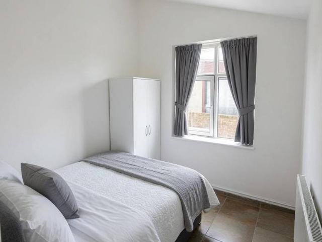 Norbreck Gardens, London NW10 1 bed in a house share to rent £750 pcm £173 pw